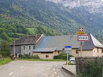 The road into École