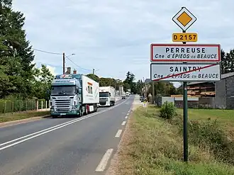 The D2127 in Épieds-en-Beauce