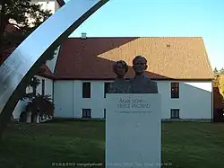 Bust of Anne Stine and Helge Ingstad outside Viking Ship Museum