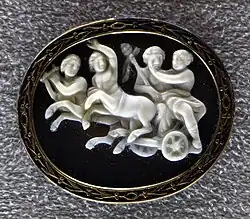 Cameo depicting Bacchus and Ariadne on a chariot, coll. National Archaeological Museum of Florence.
