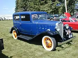 1932 Pontiac Series 402 Six 2-door 5-passenger Coach sedan