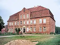 Schloss Plüschow&nbsp;[de] in Upahl