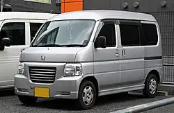 Vamos Hobio front, showing different grille