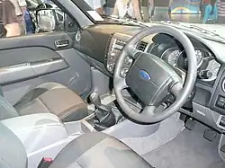 Interior (pre-facelift)