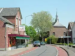 To the left the Heelweg in Dinxperlo, to the right the Hellweg in Suderwick with the Michaelskirche