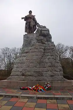 Upper level of the memorial, front view