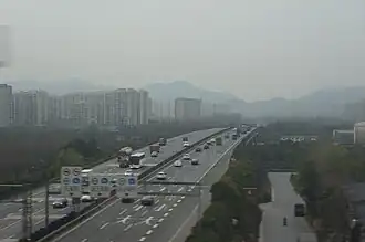 201703_Hangzhou_Ring_Expressway_over_Qiaosi_Station.jpg