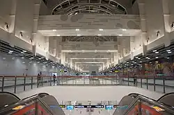 Line 17 concourse (opposite view)