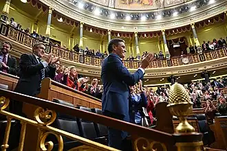 Pedro Sánchez receiving applause in the Congress of Deputies