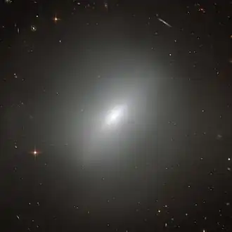 NGC 3610 shows some structure in the form of a bright disc, implying that it formed only a short time ago.[47]
