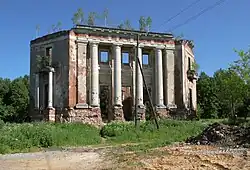 The northwest facade of Petrovskoye-Alabino, 2011.