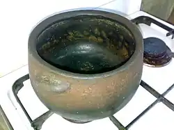 An anglit, a small palayok