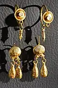 Erimtan museum Earrings in gold