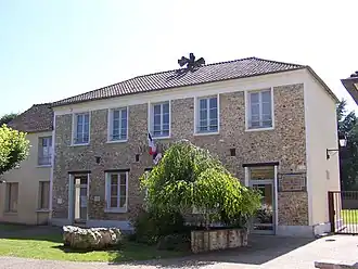 The town hall in Bazainville