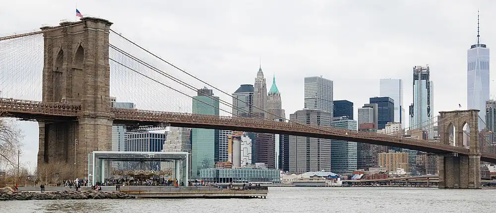The Brooklyn Bridge with Manhattan in the background, seen at daytime from Brooklyn in 2017