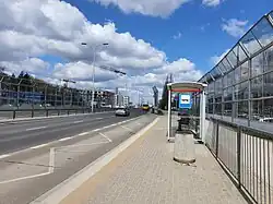 A bus stop at the corner of Lazurowa and Sternicza Streets in 2022.