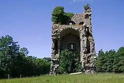 The ruins of Garbally Castle are 200&nbsp;m from Skehana Community Center