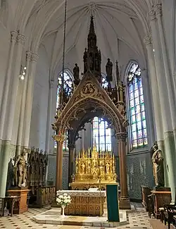 Central altar
