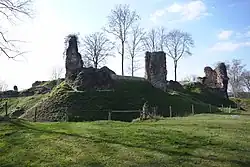 photo of the ruins of Montfort-sur-Risle in 2019