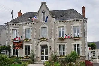 The town hall in Chaingy