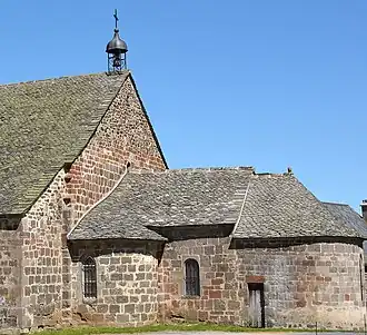 Nave floor, south absidiole, flat-walled chevet and rounded sacristy.