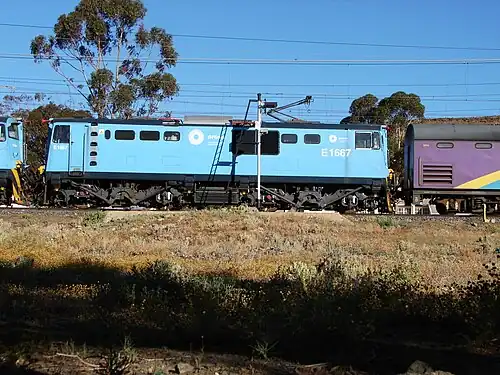No. E1667 in PRASA's backdrop blue livery at Laingsburg, 11 October 2015