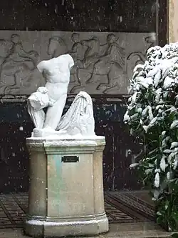 Cour du Mûrier, detail 1