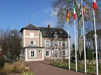 The town hall in Dammarie-lès-Lys