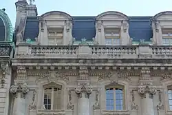 Windows on the third and fourth floors