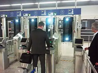 EasyPASS (old) with a user at the document reader