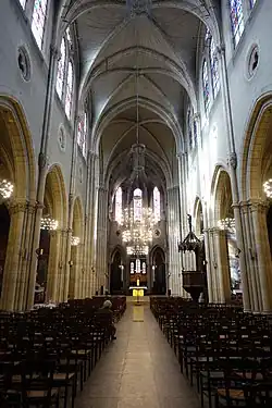 The nave facing the choir