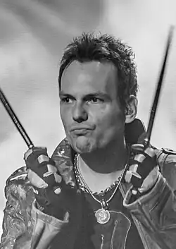 Bohnke performing with Avantasia in 2016