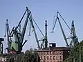 Level luffing cranes