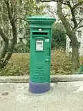 PB27/1 type post box in Hong Kong with &quot;EIIR&quot; cypher