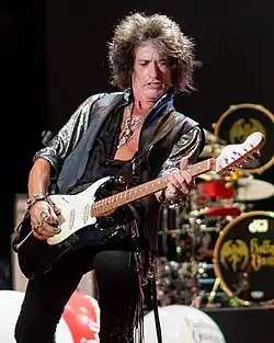 Perry performing with Hollywood Vampires in 2018