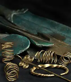 Bronze & gold items, Germany, c. 1600 BC