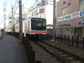 A 610-series passenger train on the Yokogawara Line