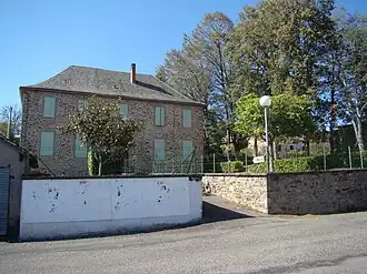 The town hall in Jouqueviel