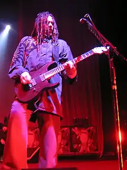 Munky playing guitar in 2005