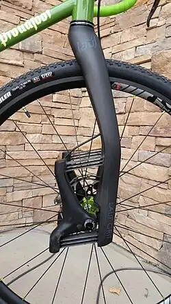 Lauf pivotless, trailing link fork