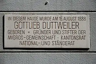 Plaque at Strehlgasse 13, Lindenhof in Zürich, birthplace of Duttweiler