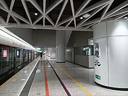 Line 10 southbound platform, towards Futian Checkpoint