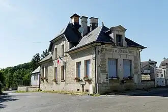 The town hall and school of Jumencourt