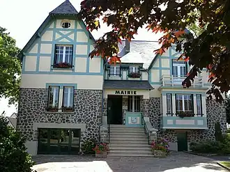 The town hall in Juvigny