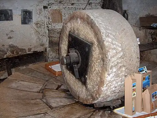 Olive mill - The spar through the eyelet is held in place by a dowel and is used to turn the current millstone.