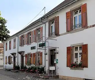 The town hall and school in Munwiller