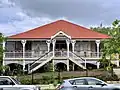 Kameruka, Ipswich (1917). Federation Filigree-style Queenslander with double access stairs.[82][83]