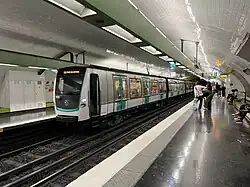 MF 01 rolling stock on Line 9