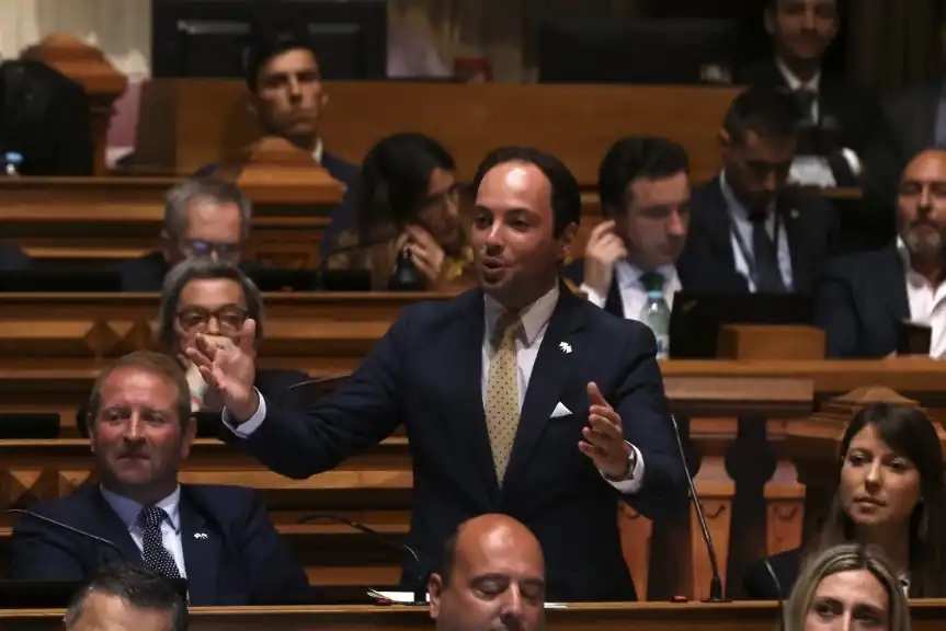 Rodrigo Alves Taxa - CHEGA Plenário.jpg