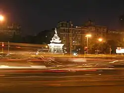 Traffic stream at Flora Fountain at night